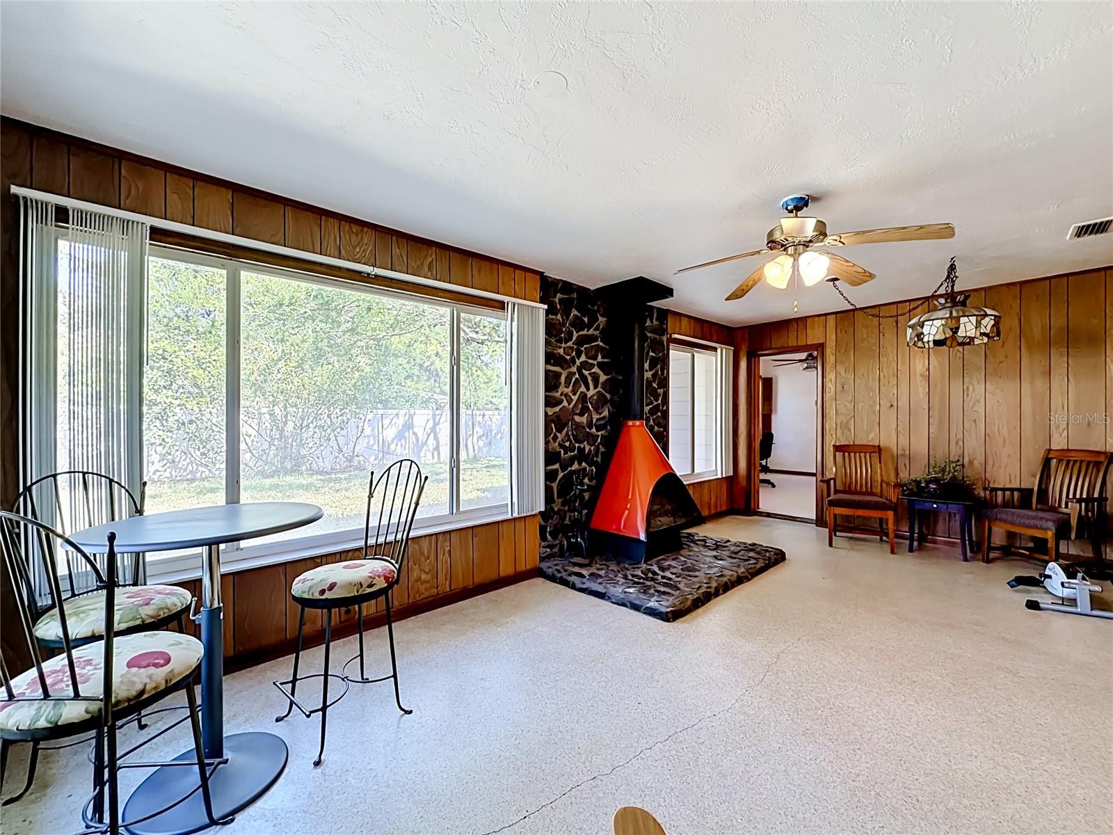 211 Monroe Circle, FL