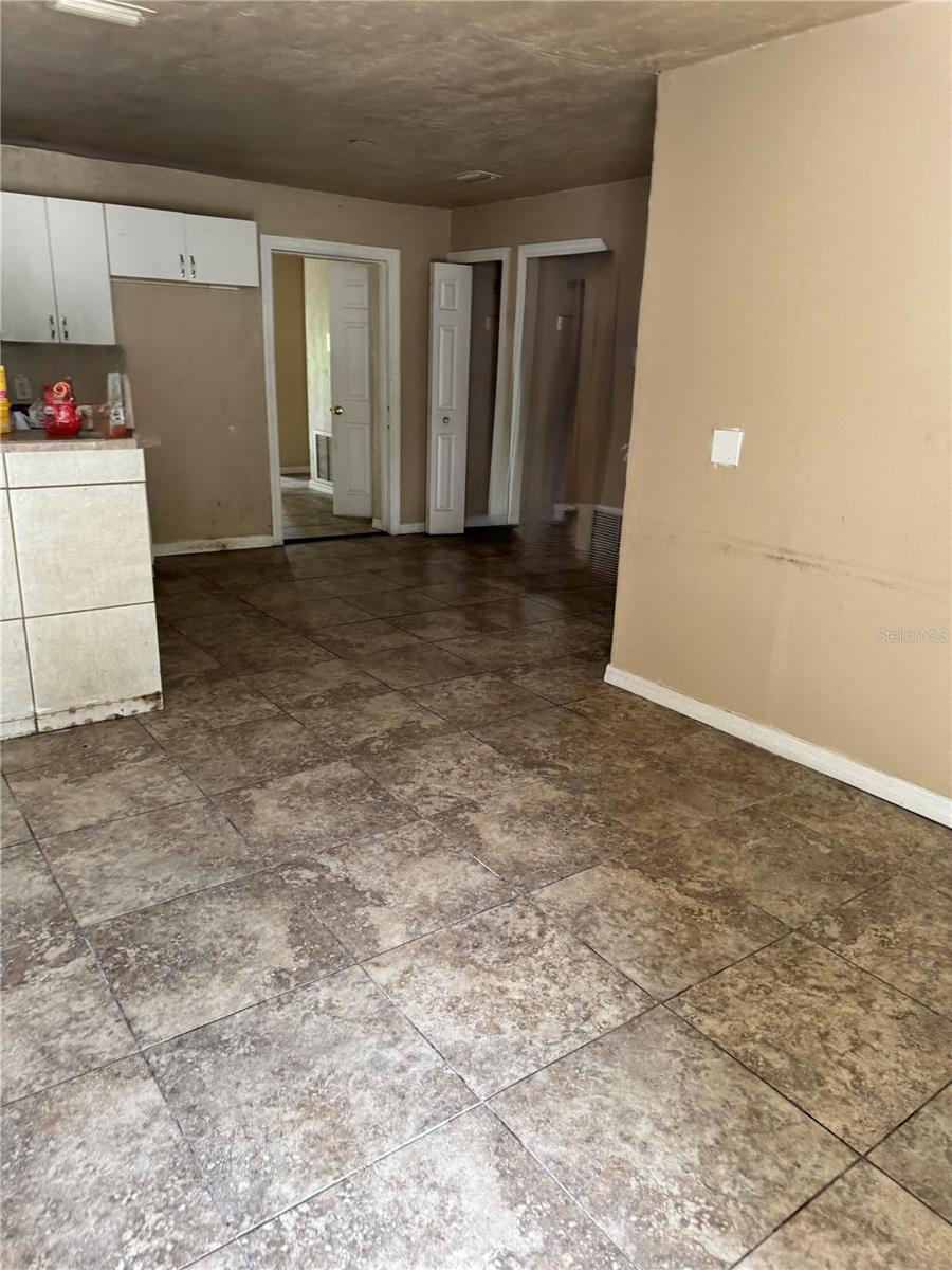 900 Sherwood Drive, FL
