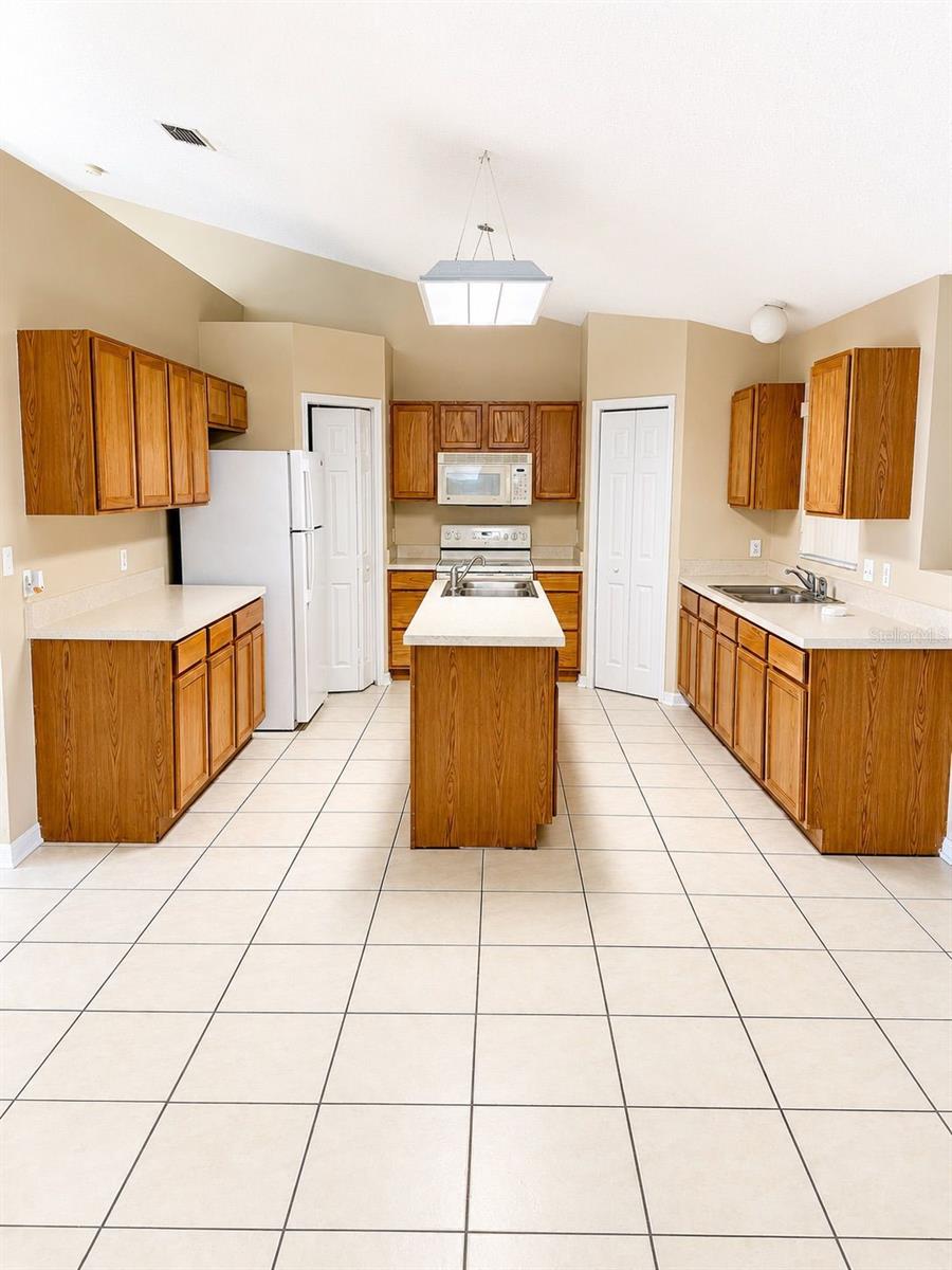 502 Woodland Creek Boulevard, FL
