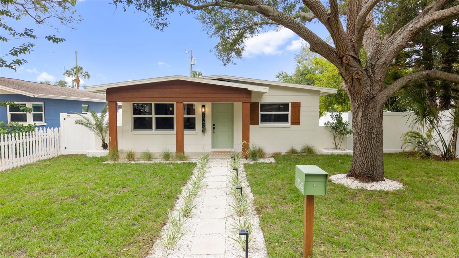 7042 Dartmouth Avenue, FL