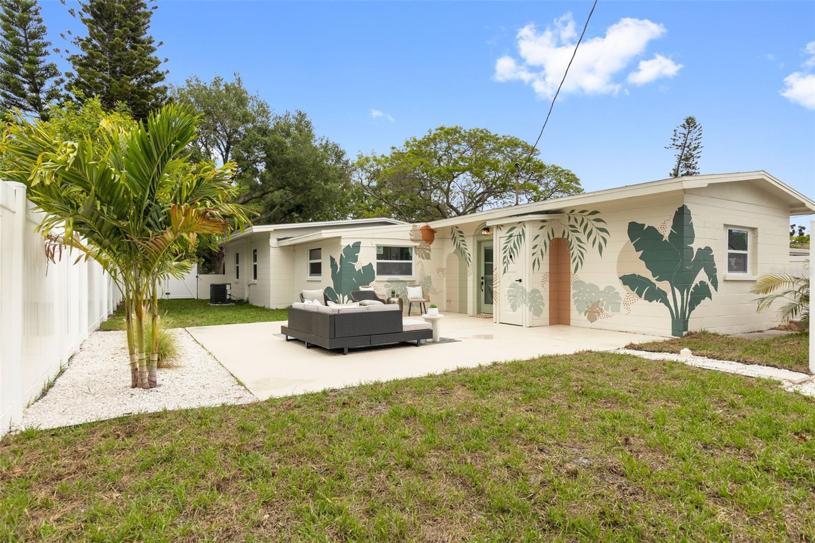 7042 Dartmouth Avenue, FL