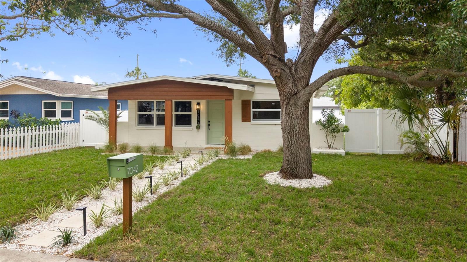 7042 Dartmouth Avenue, FL