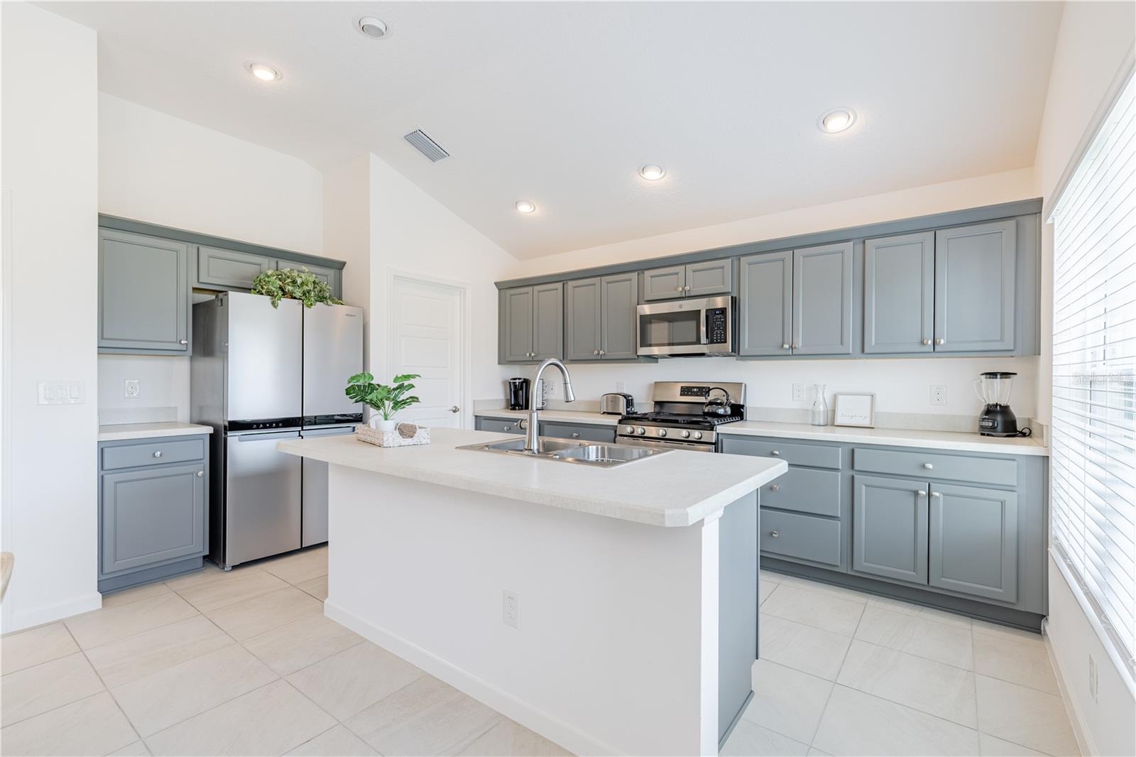 805 Hubbard Loop, FL