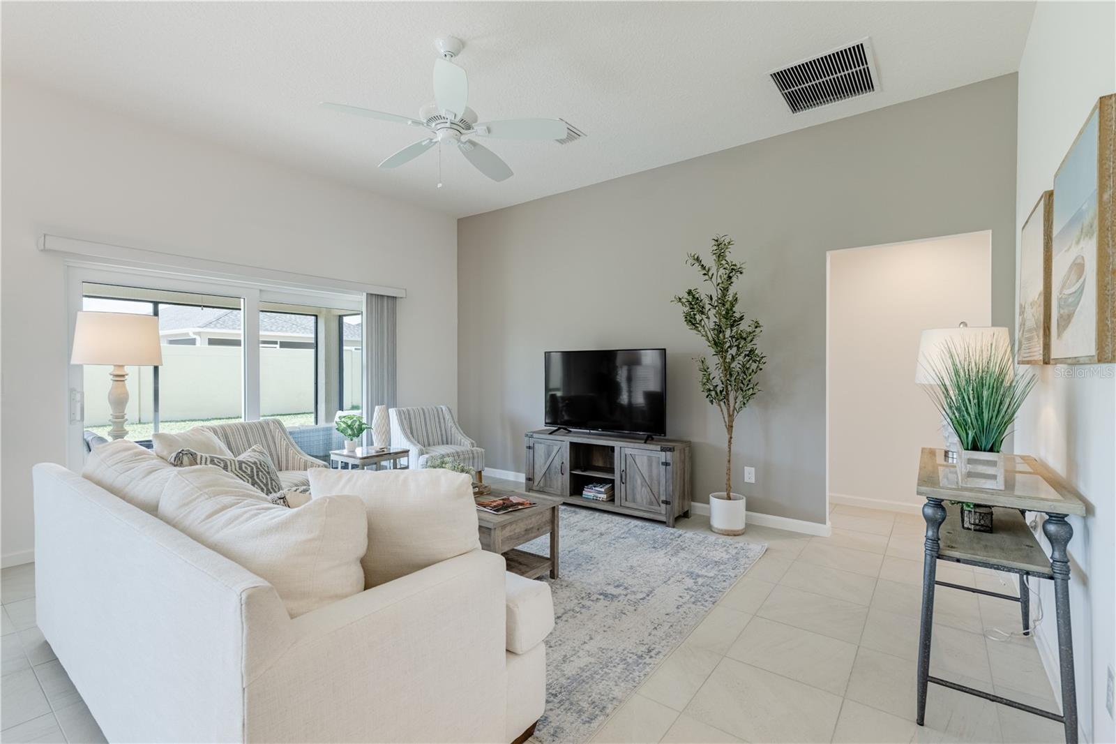 805 Hubbard Loop, FL