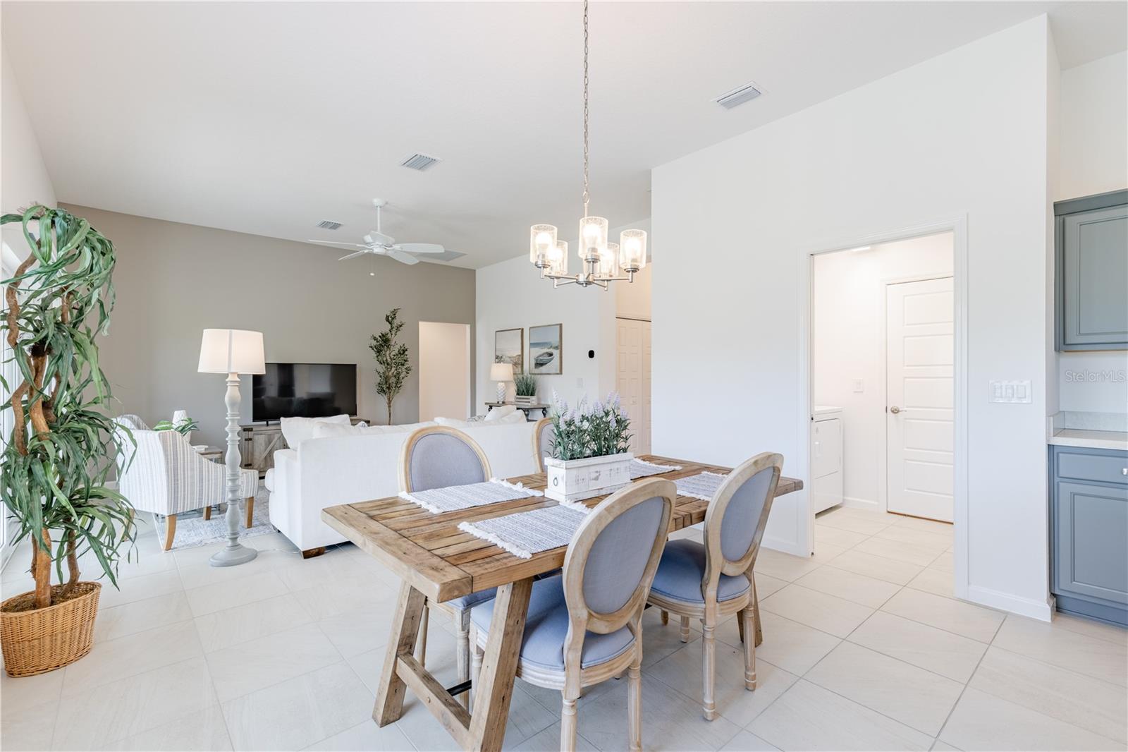805 Hubbard Loop, FL