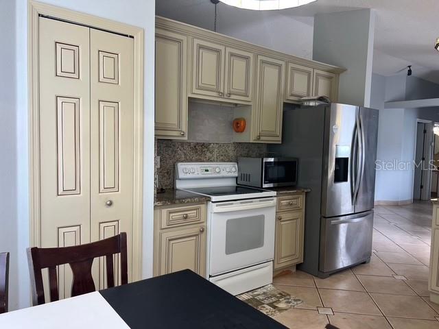 4125 Hampshire Village Court, FL