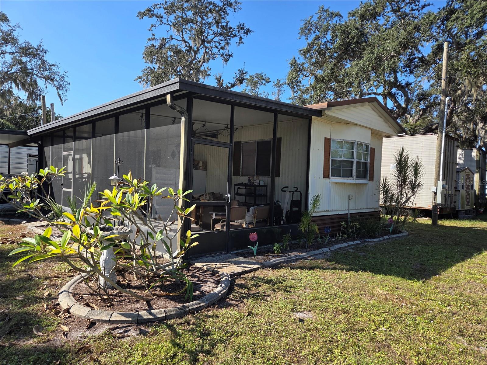 8828 Kanawha Road, FL
