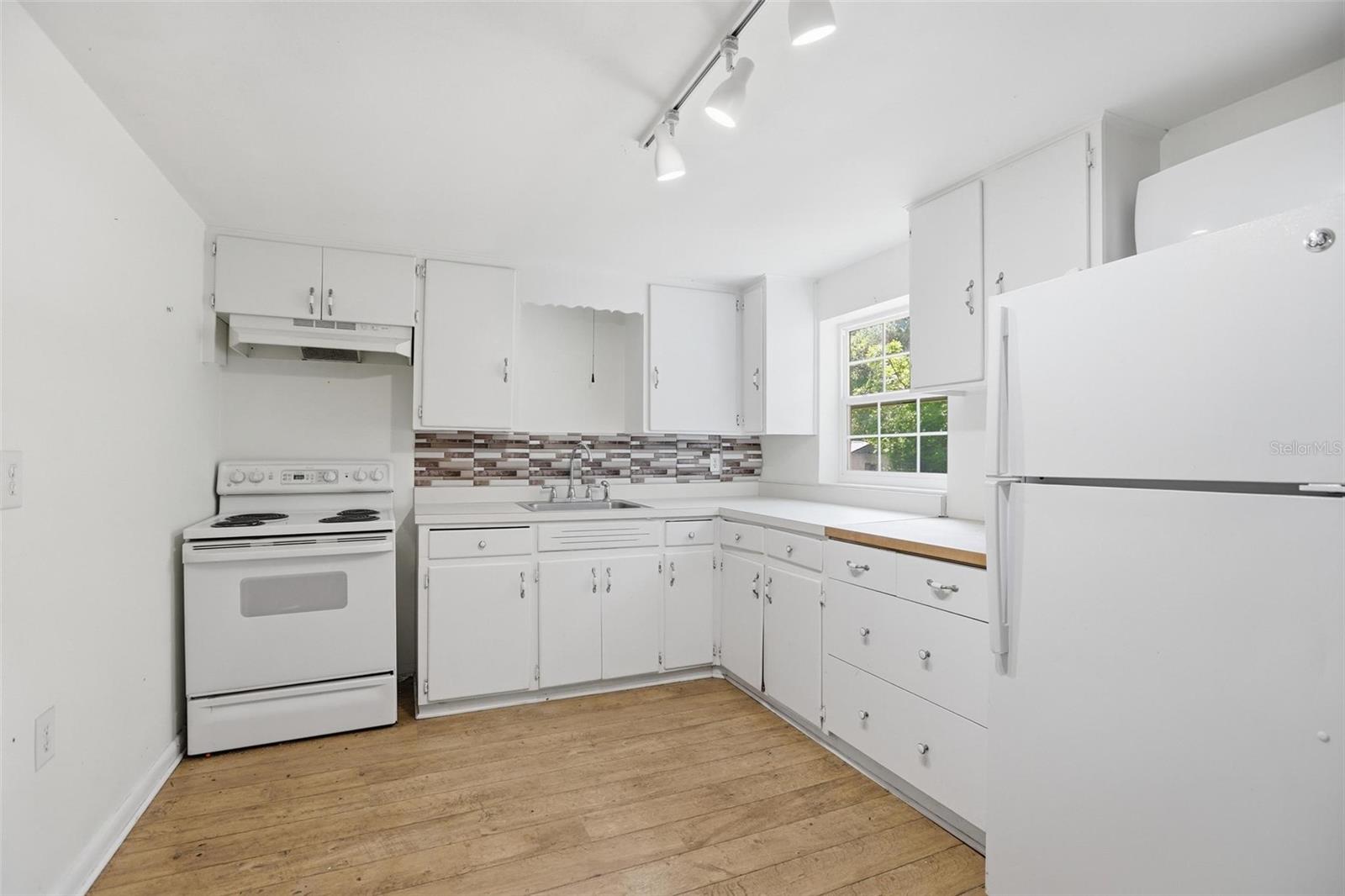 810 Massachusetts Avenue, FL