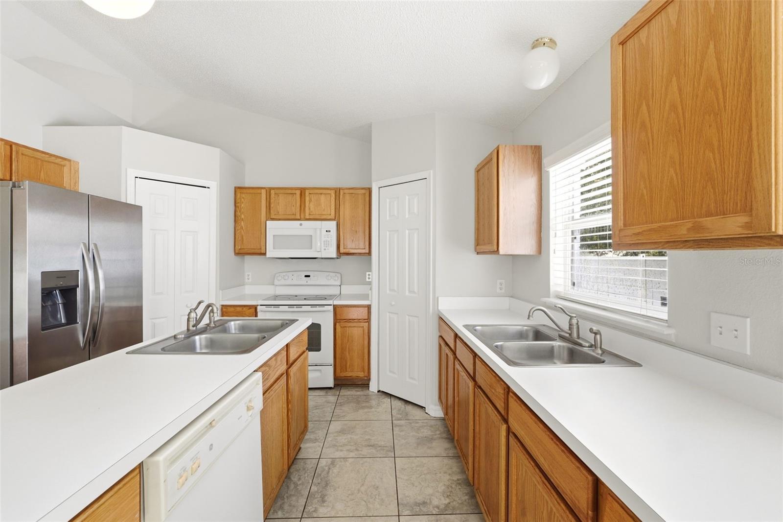 955 Louvre Court, FL