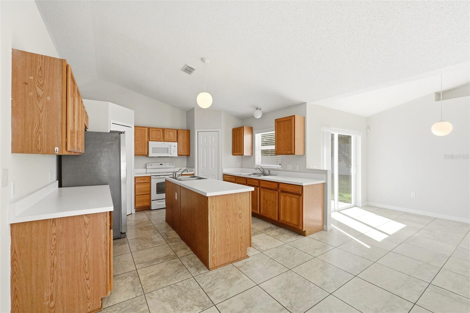 955 Louvre Court, FL