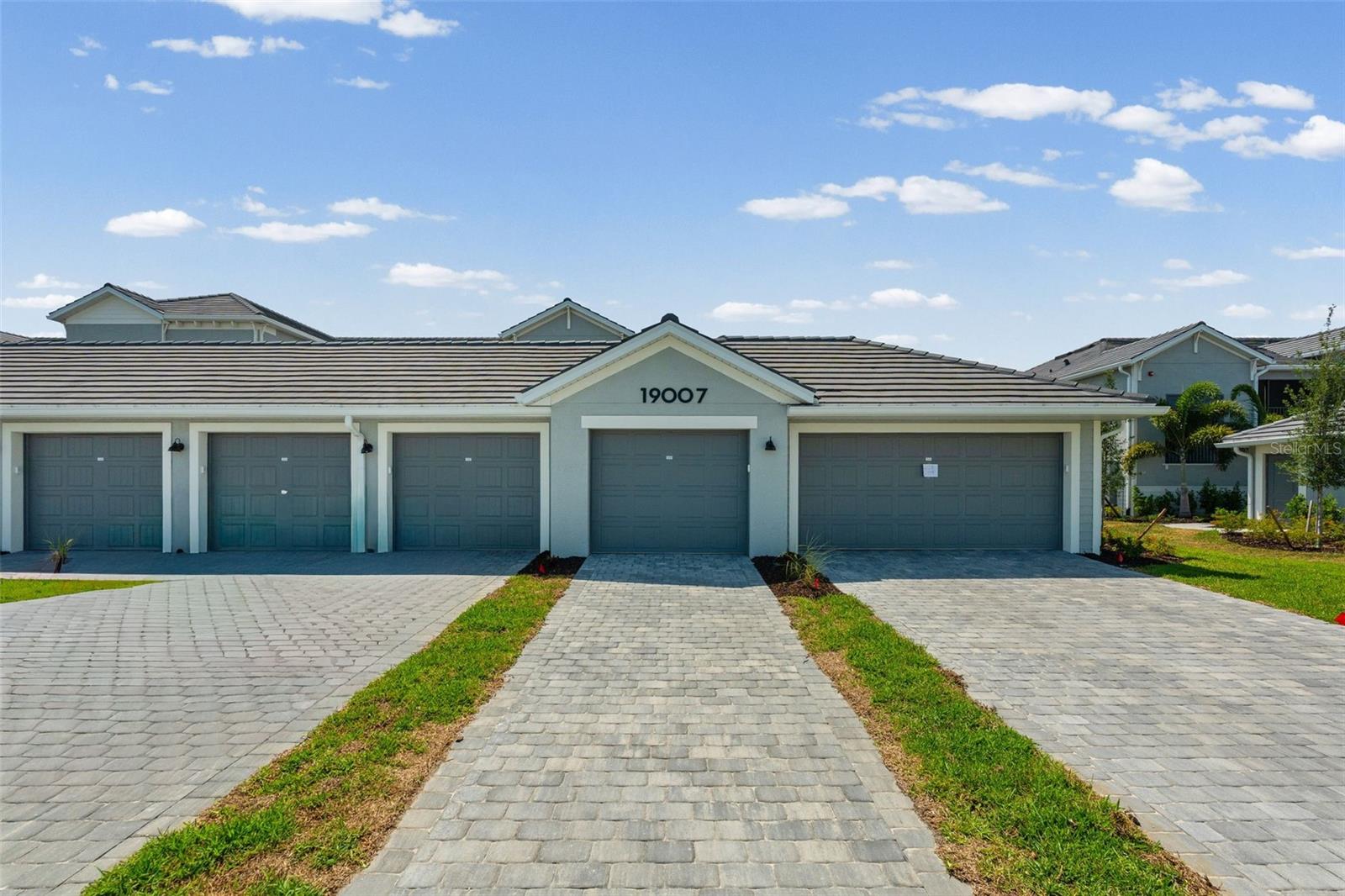 19007 Scallop Loop, FL