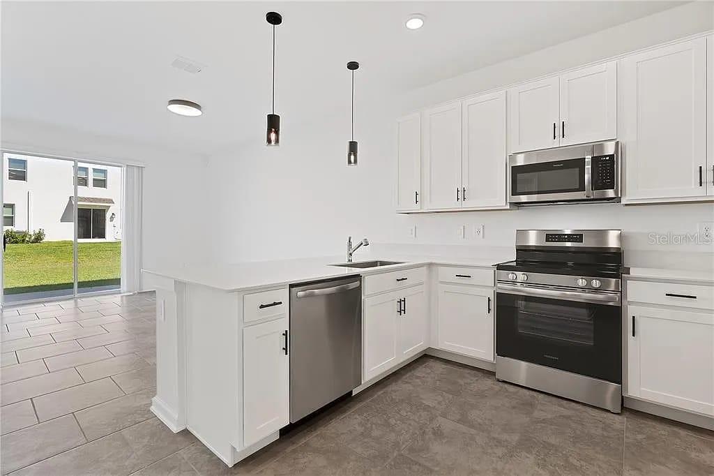 3334 Laurent Loop, FL