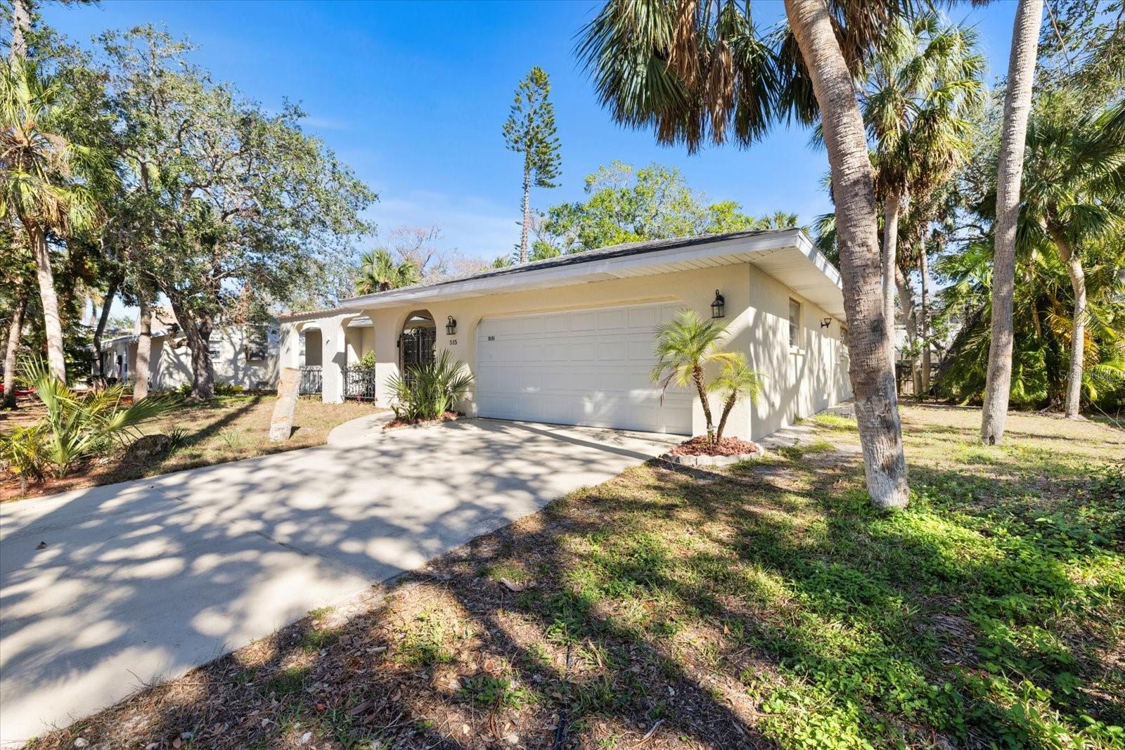 5151 Oakmont Place, FL