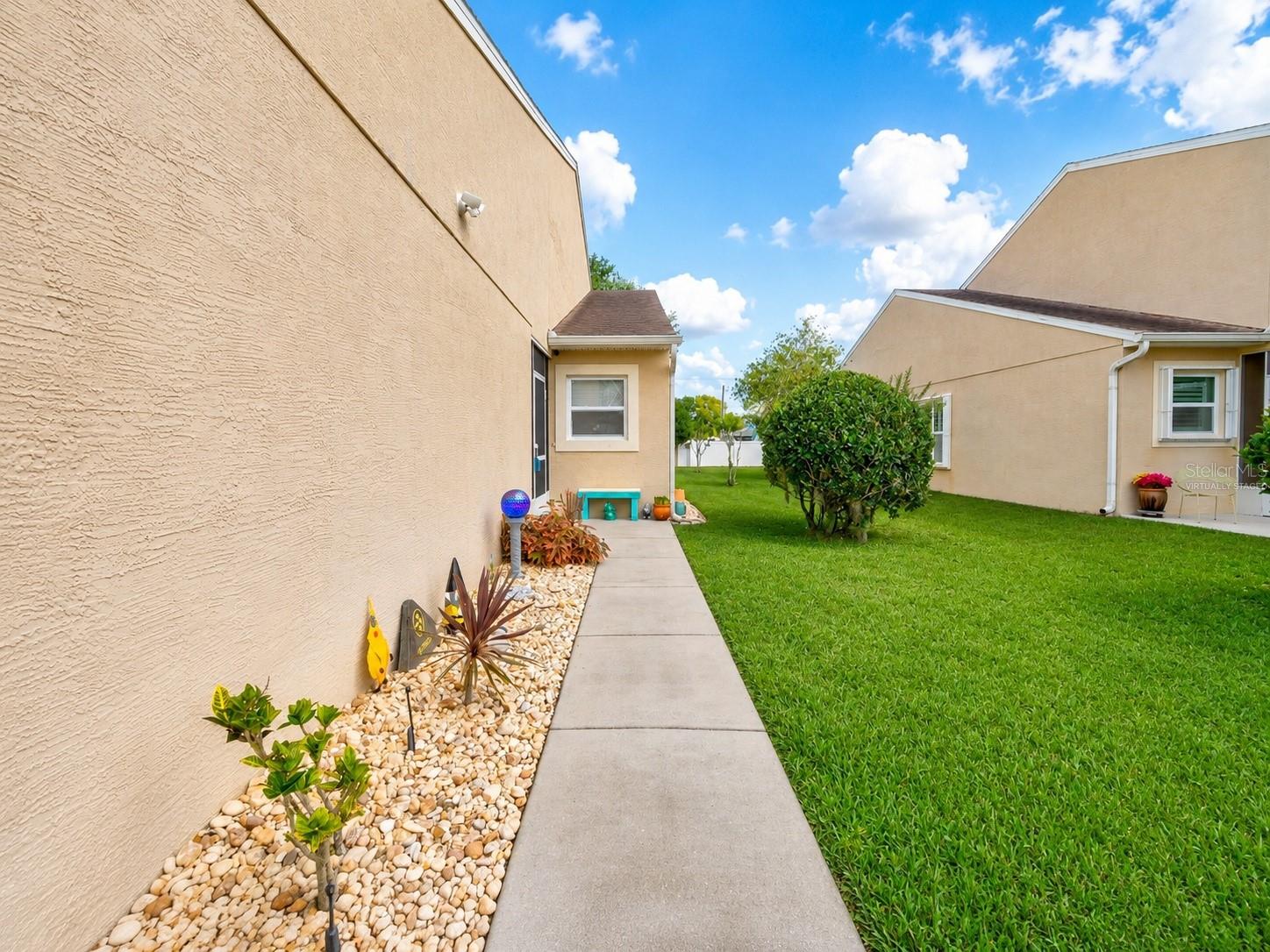 2213 Hawks Cove Circle, FL