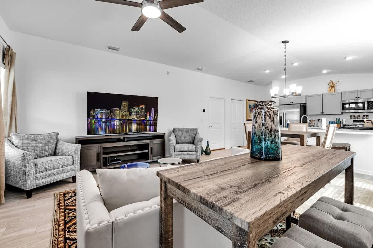 699 Joseph Way, FL