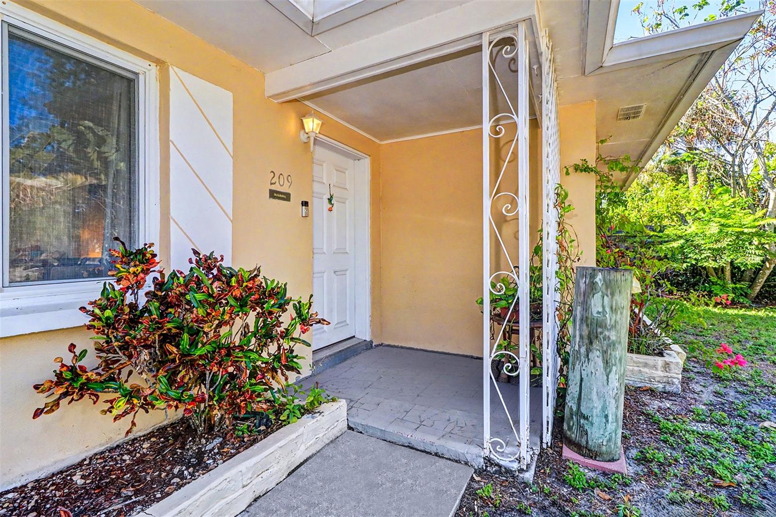 209 Aurora Avenue, FL
