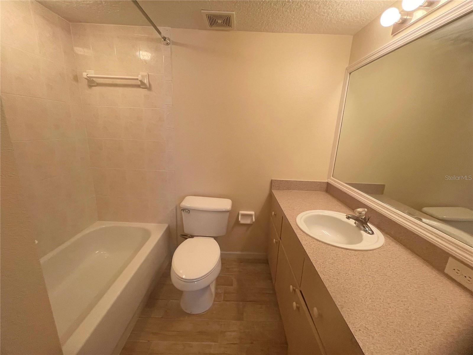 1122 Pine Ridge Circle, FL