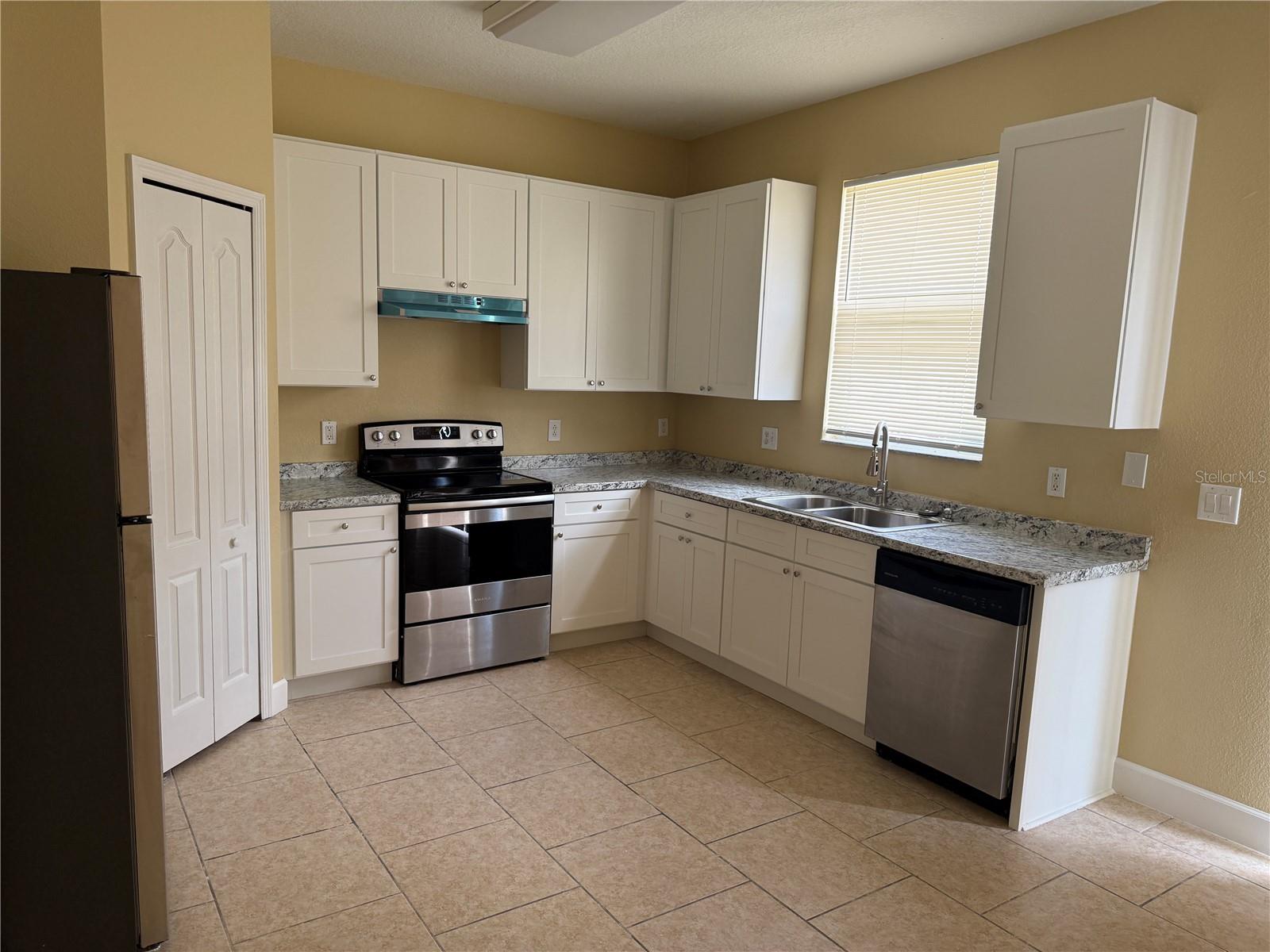 933 Whispering Cypress Lane, FL