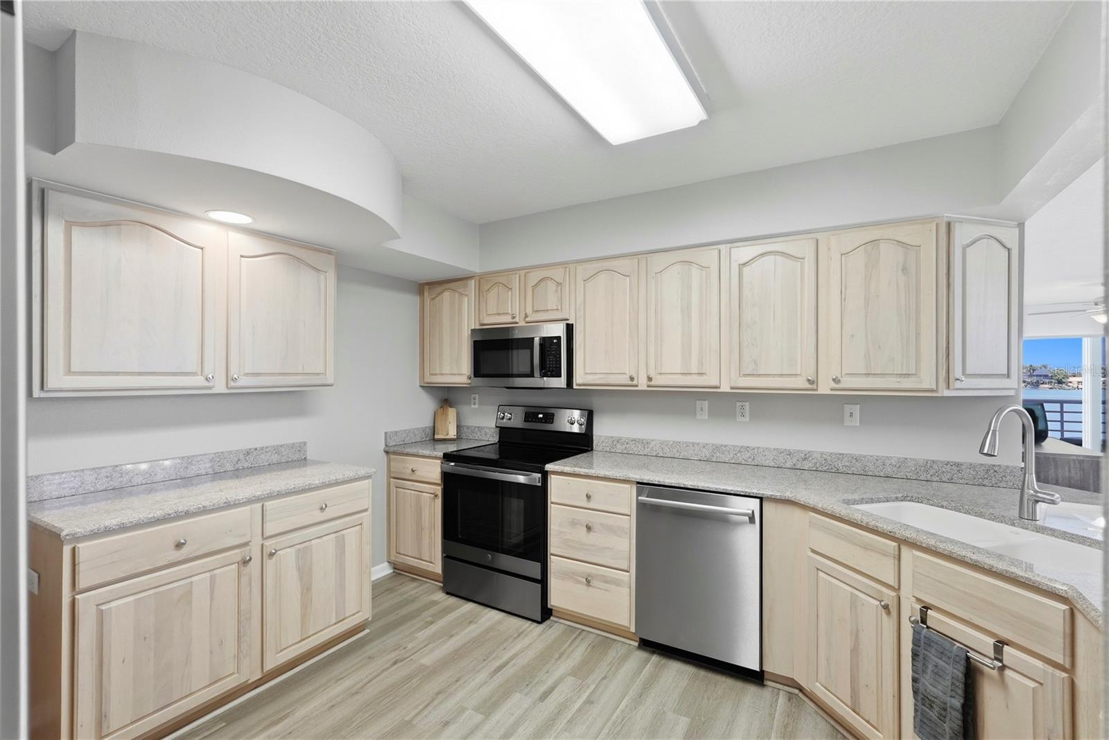 6085 Bahia Del Mar Circle, FL