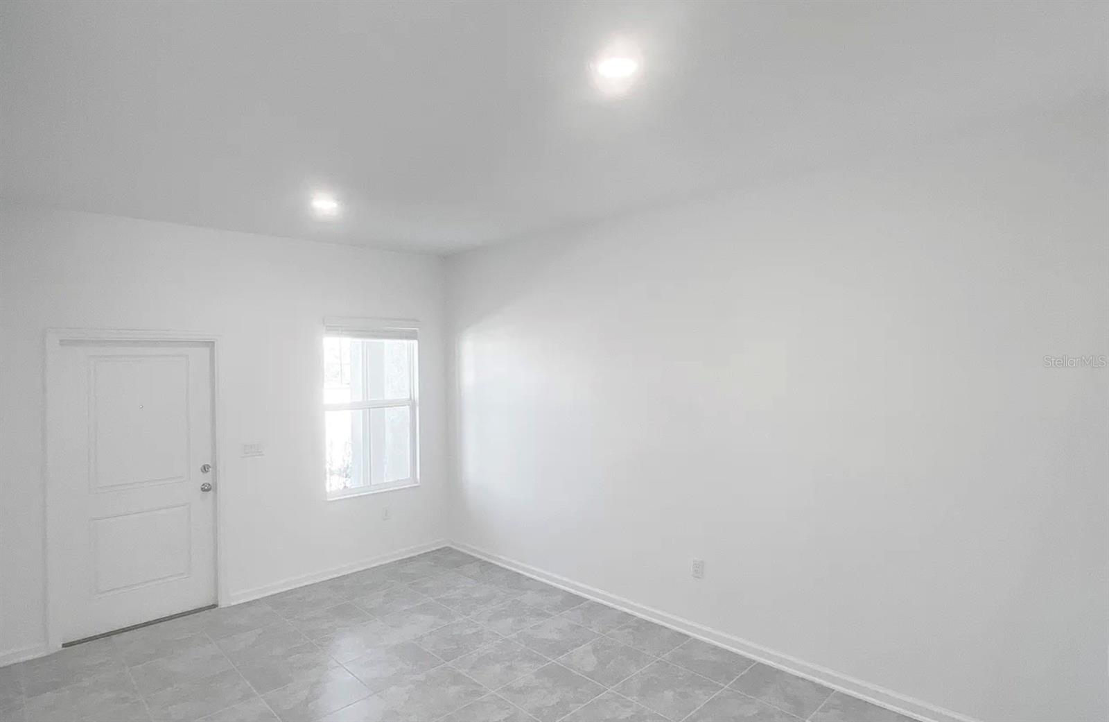 2562 Skyline Loop, FL