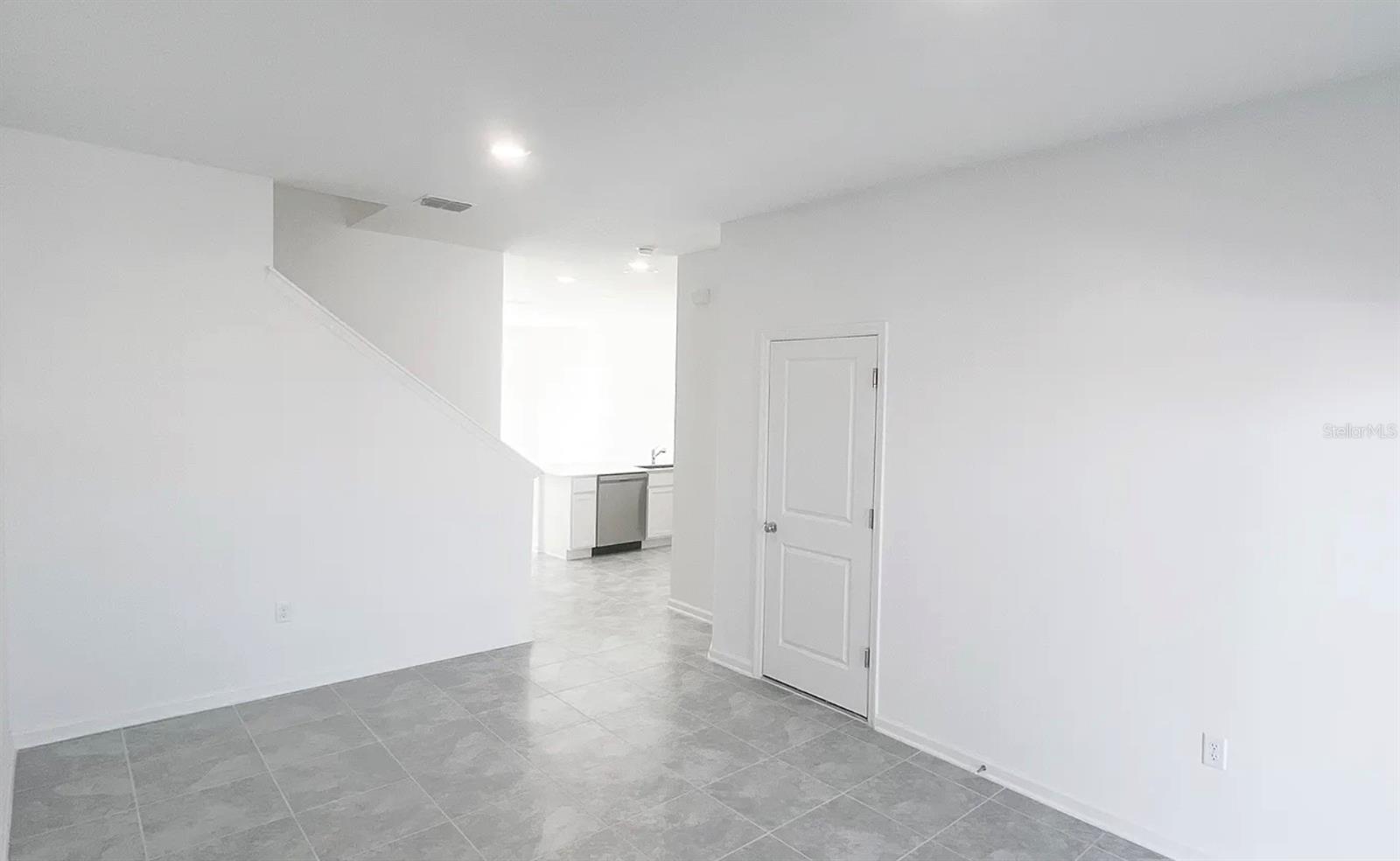2562 Skyline Loop, FL