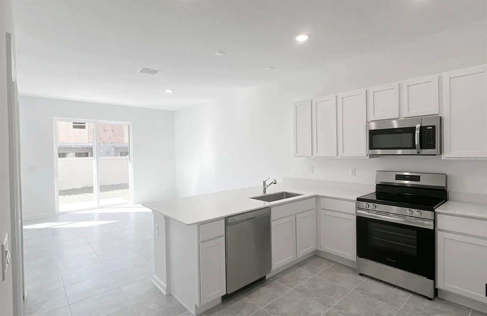 2562 Skyline Loop, FL