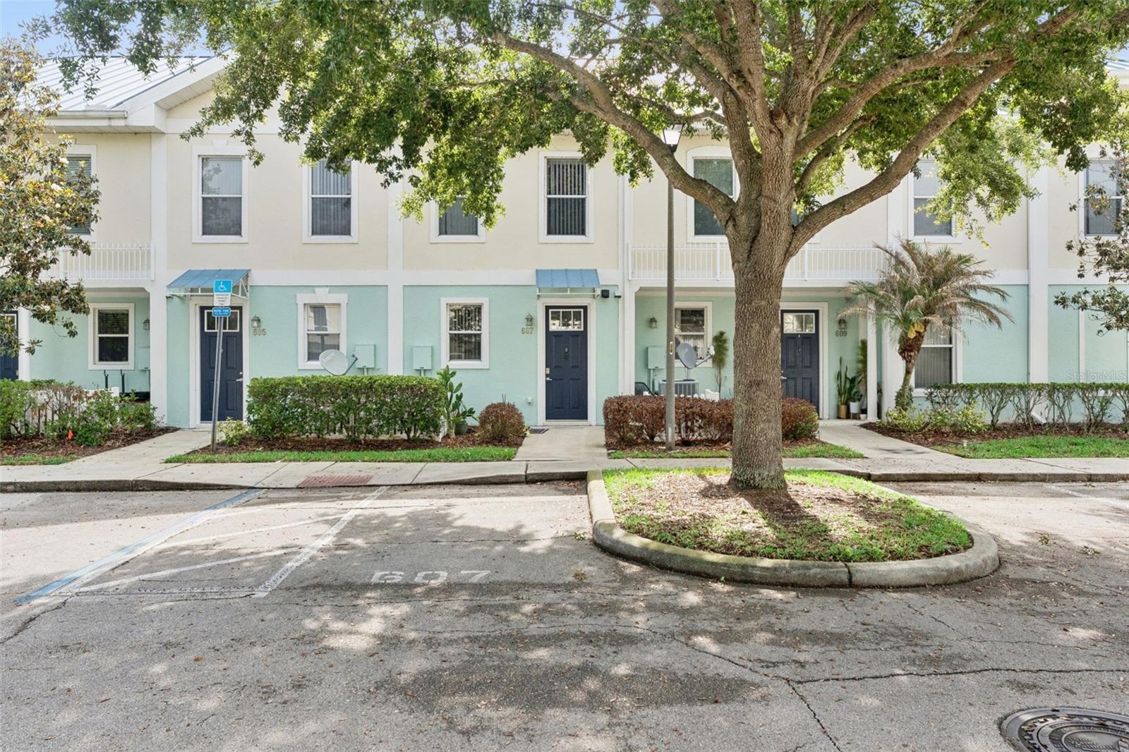 607 Fairmont Place, FL