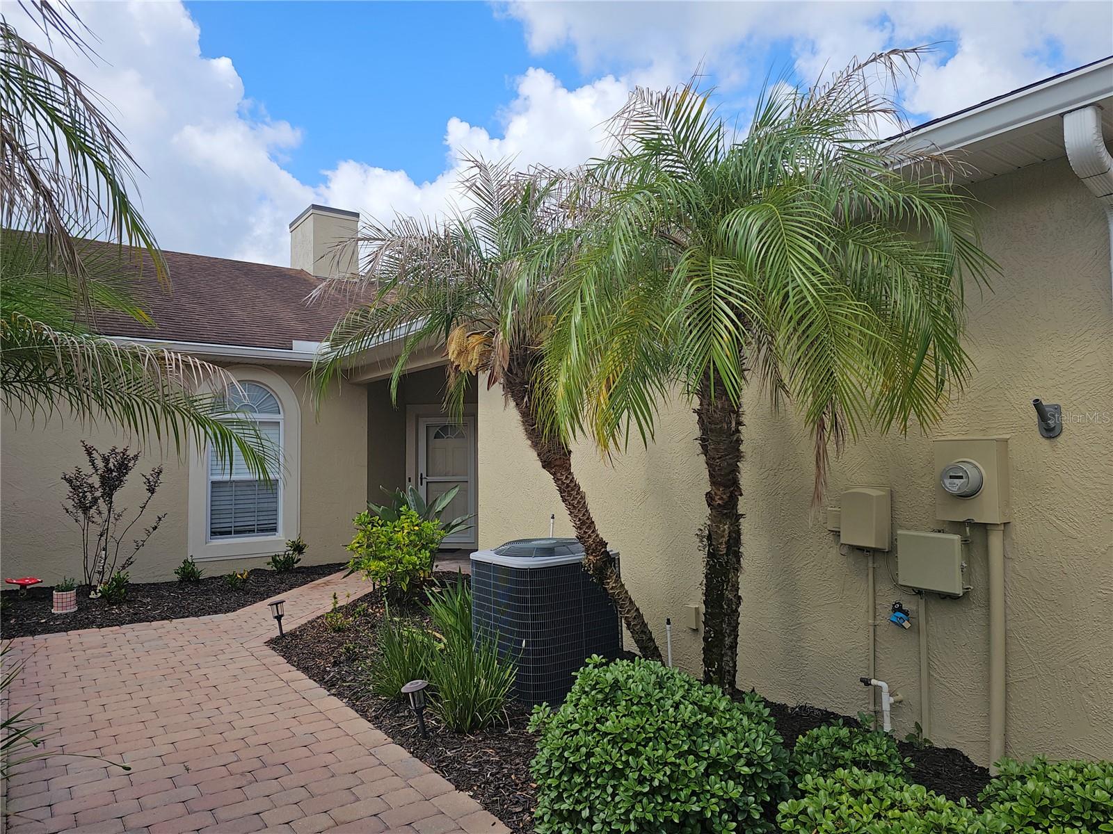 1590 Vienna Square Drive, FL