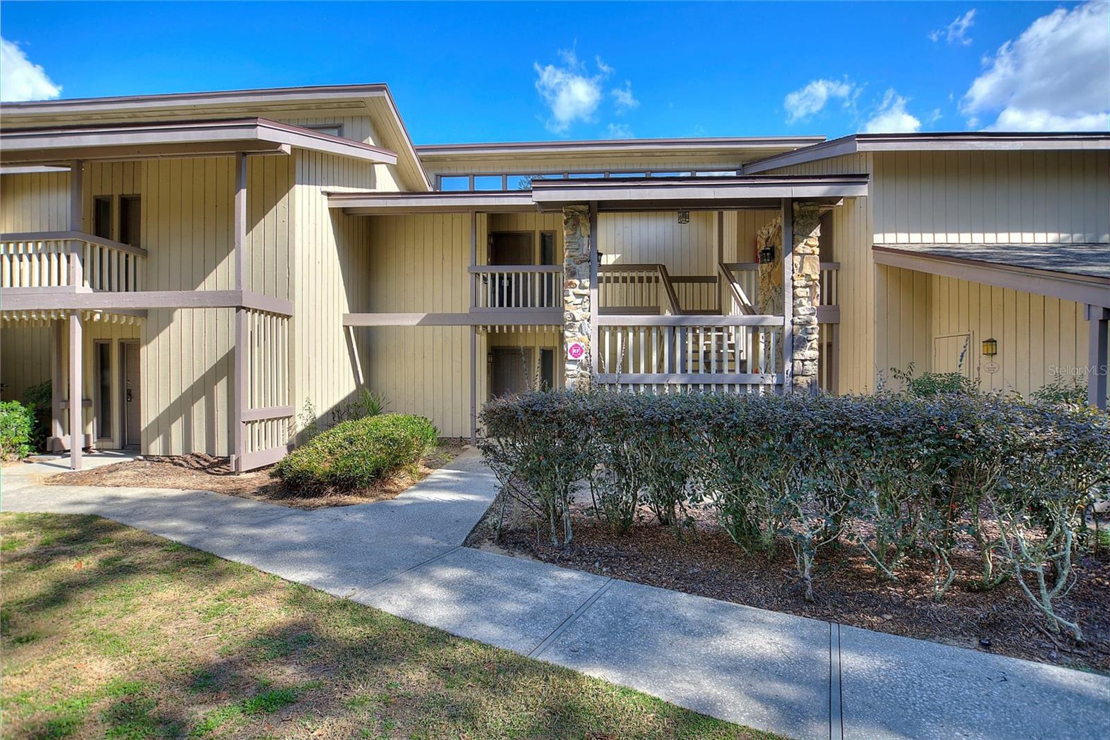 907 Tennis Way, FL
