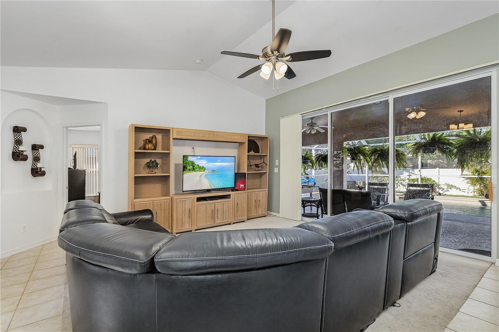 810 10th Place, FL