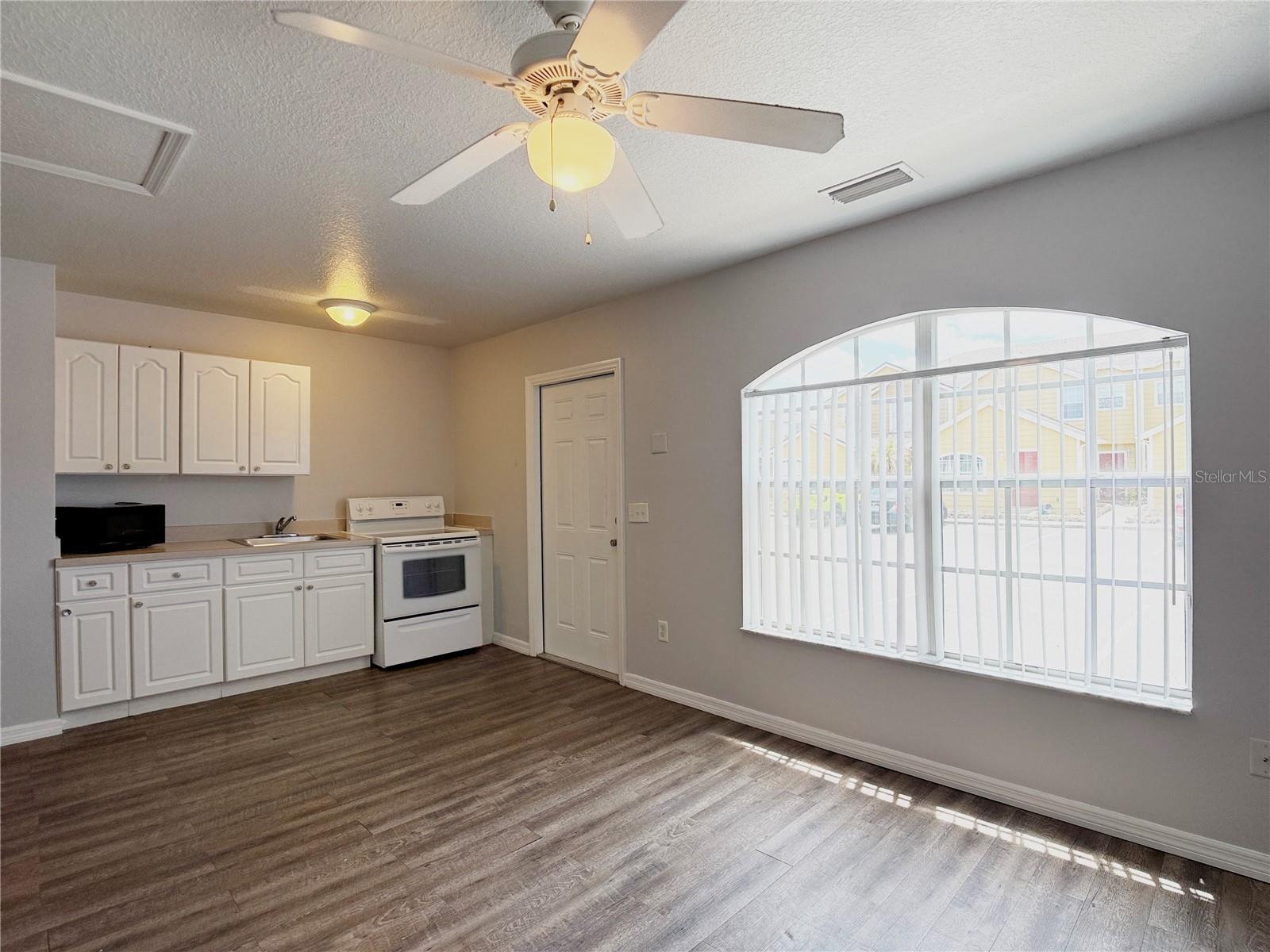 621 Washington Palm Loop, FL