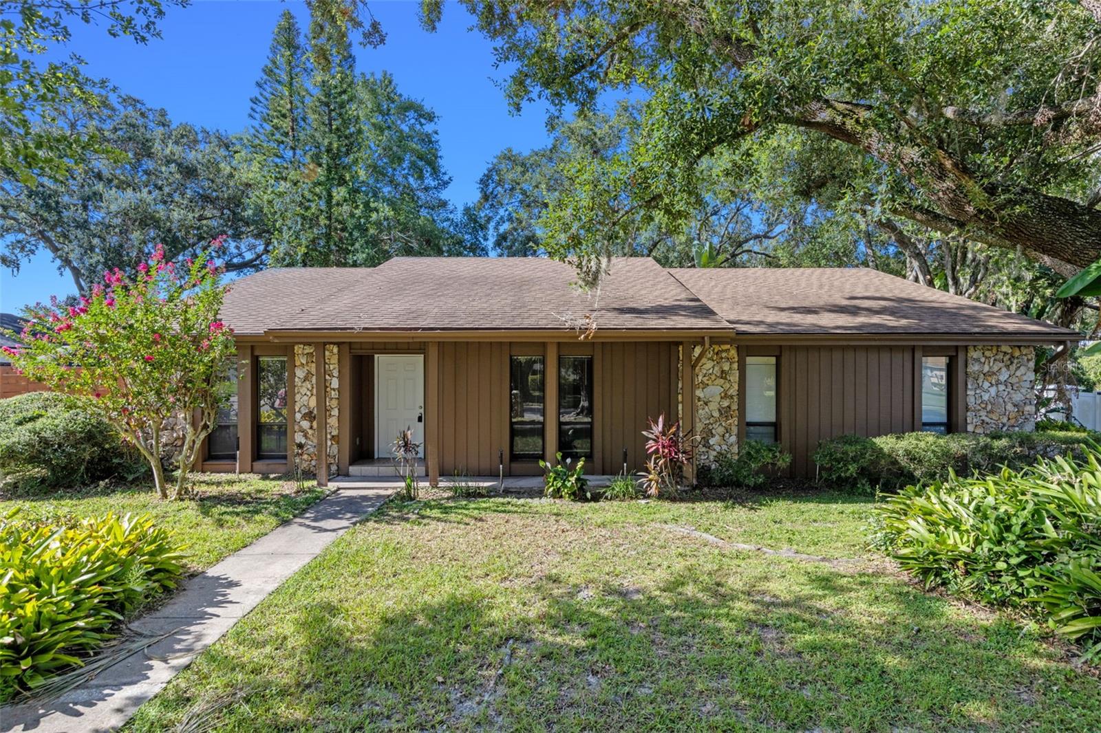 525 Garden Heights Dr, FL