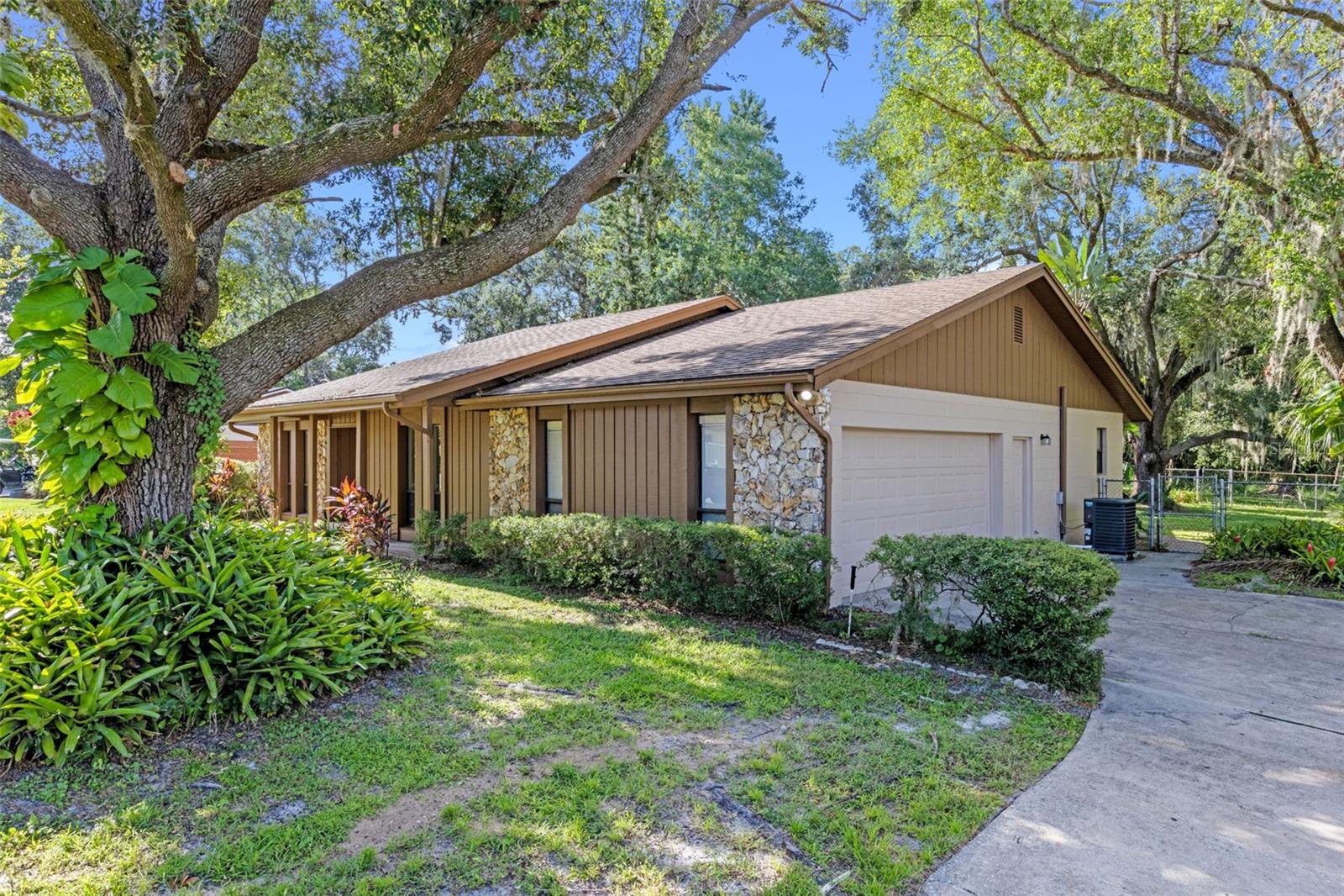 525 Garden Heights Dr, FL