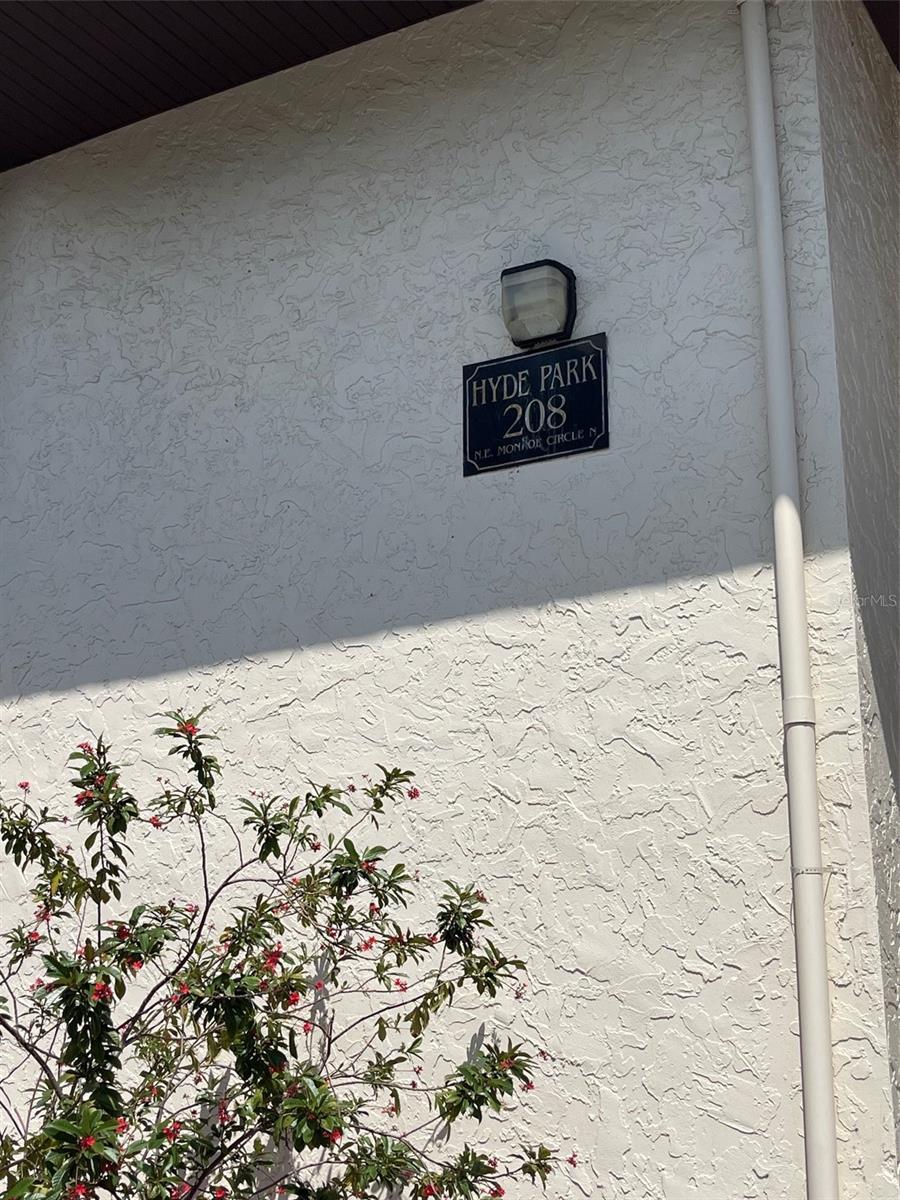 208 Monroe Circle, FL