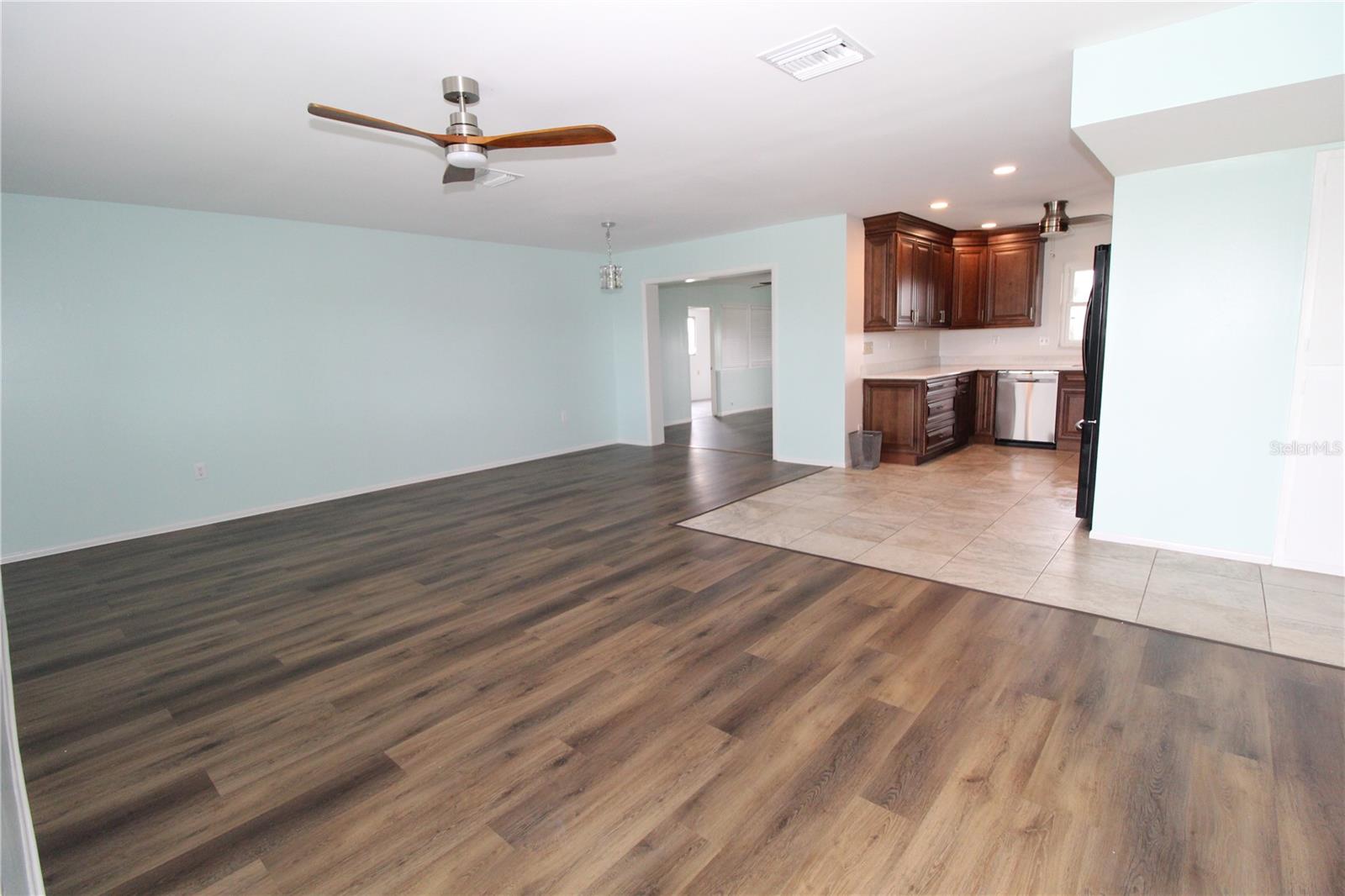 1104 Desert Hills Drive, FL