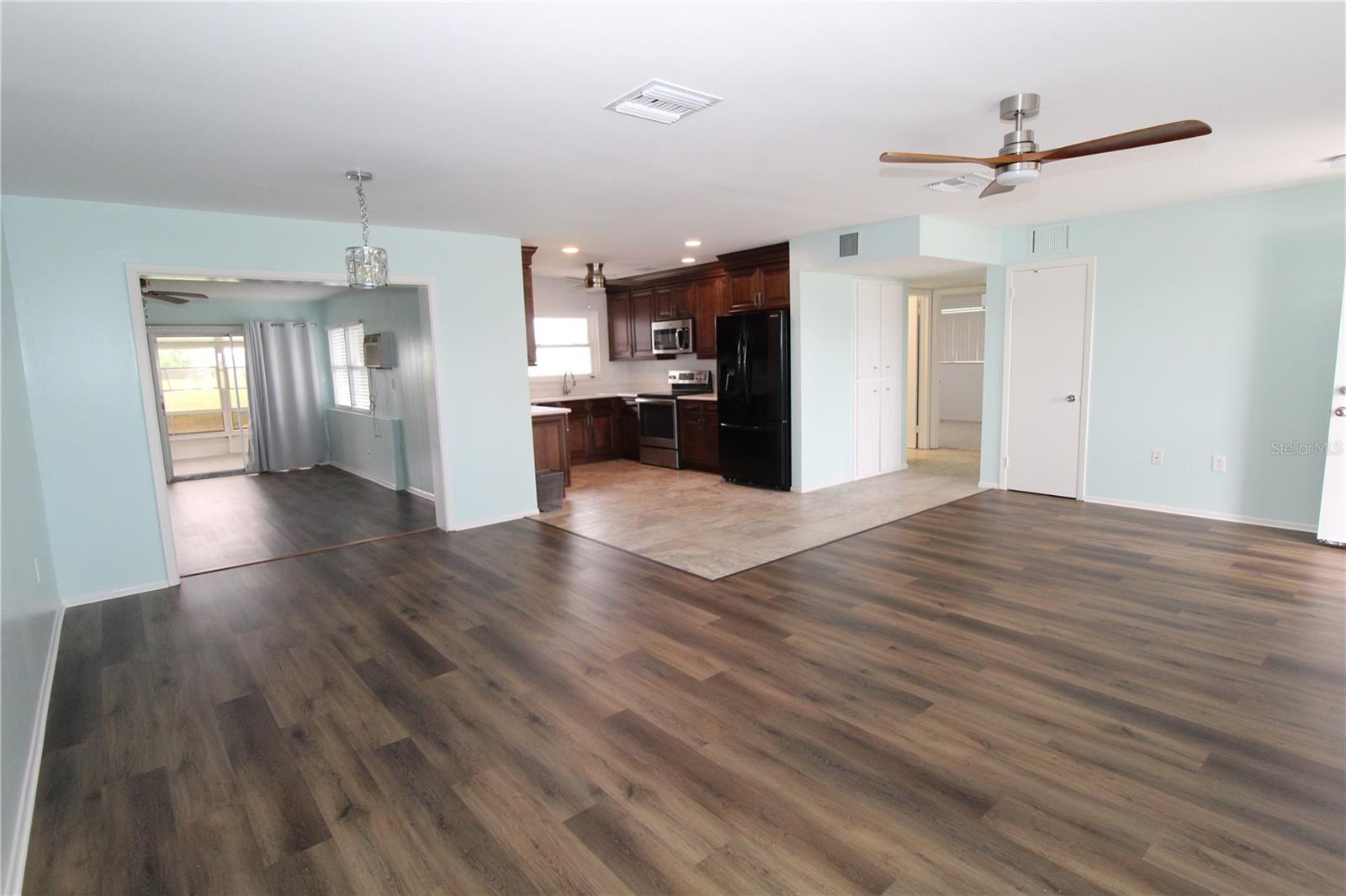 1104 Desert Hills Drive, FL