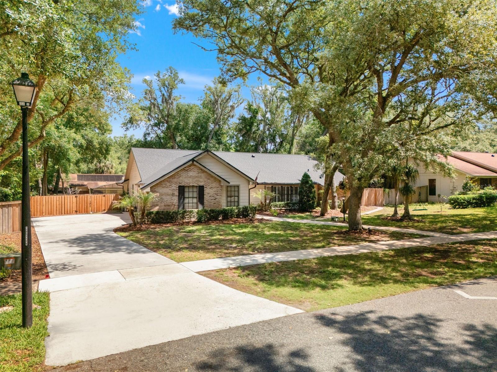 2221 Bluff Oak Street, FL