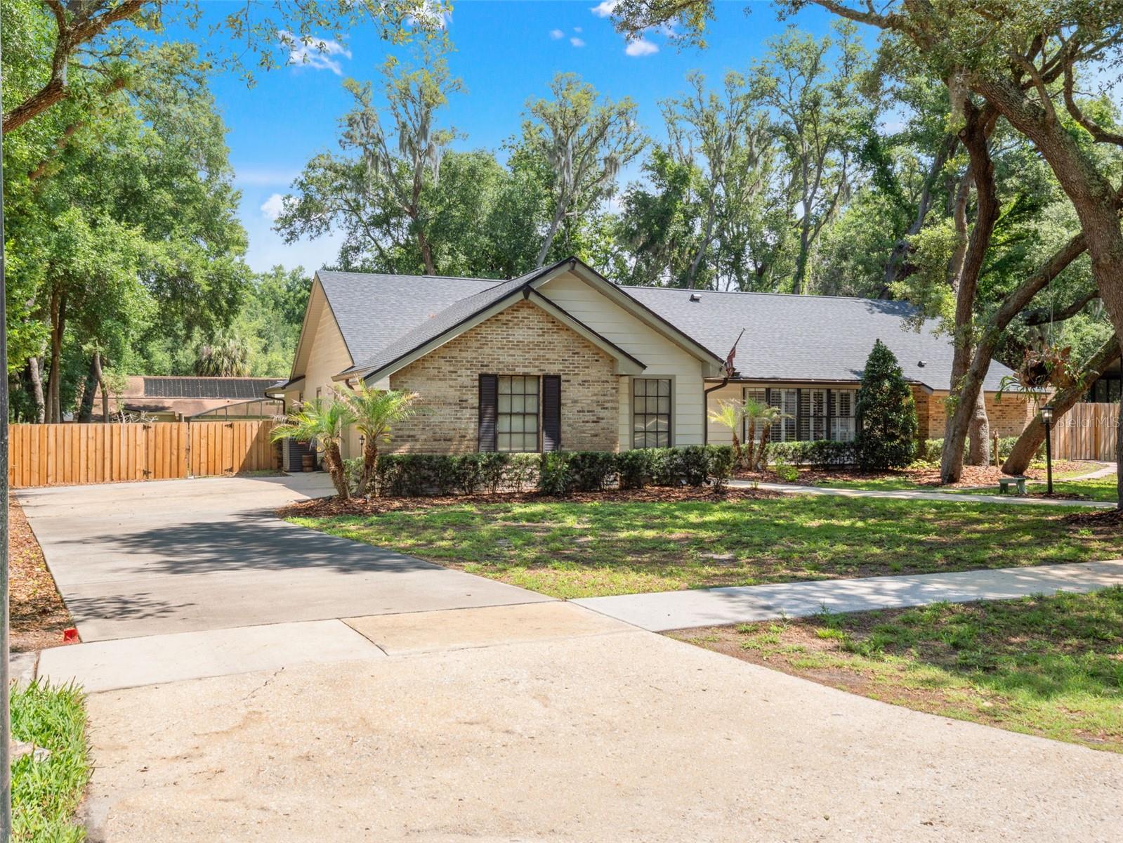 2221 Bluff Oak Street, FL