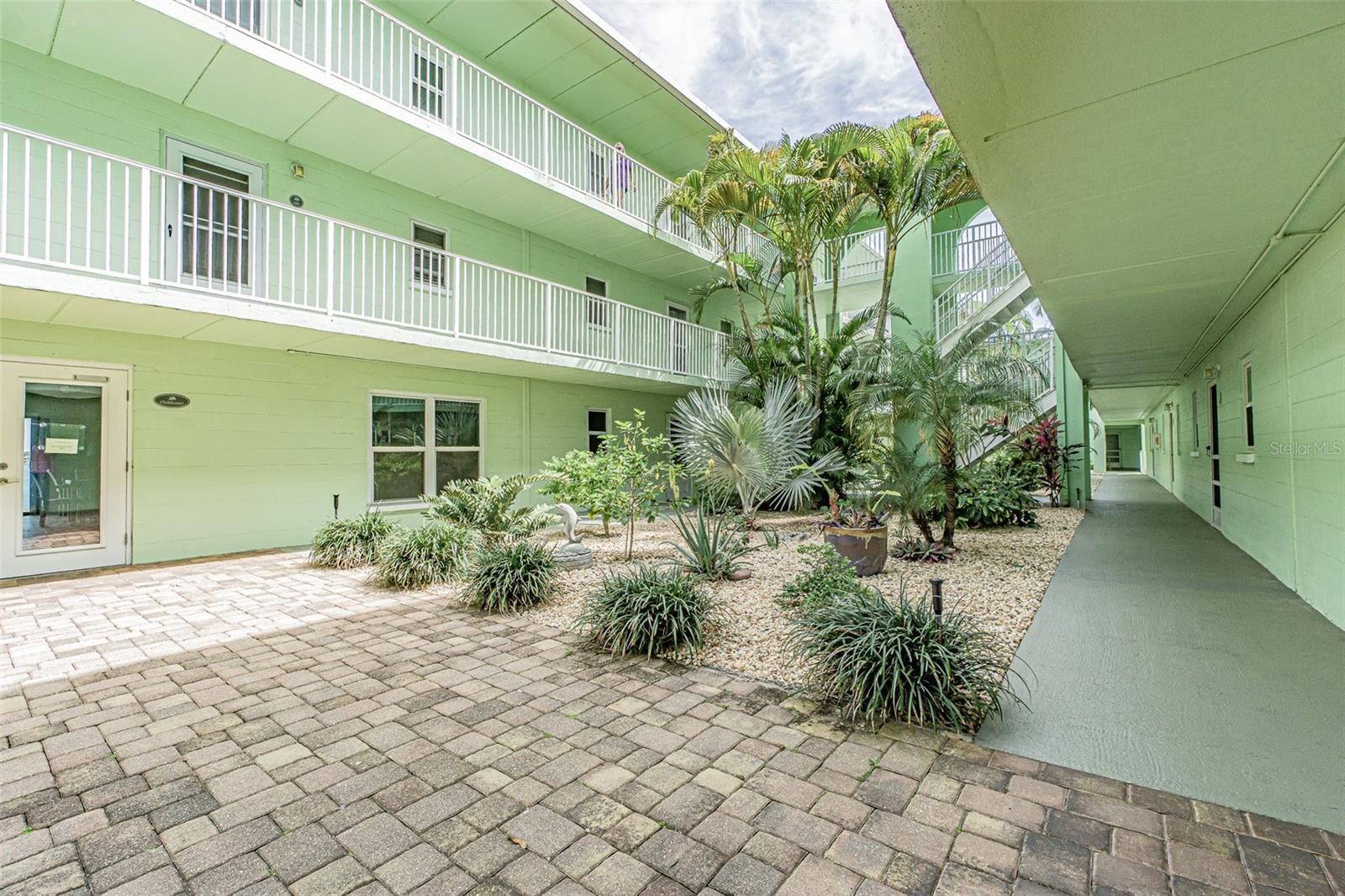 464 Paula Drive, FL