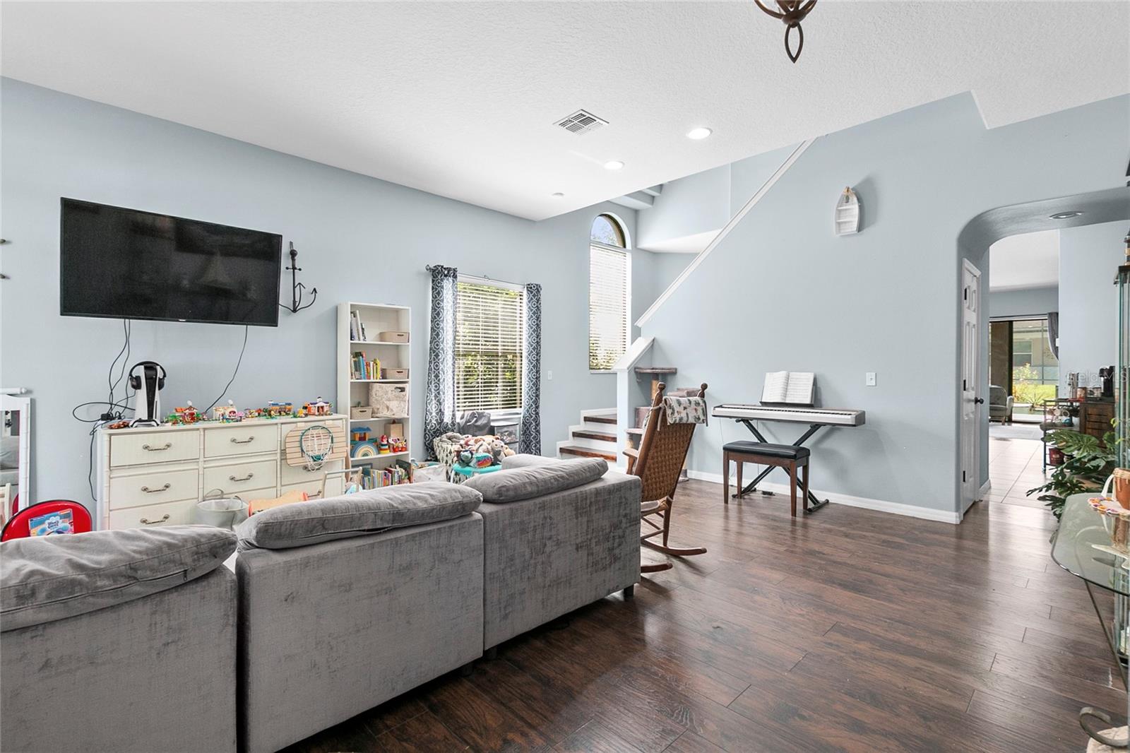 523 Lake Davenport Circle, FL