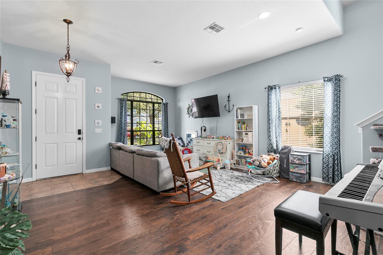 523 Lake Davenport Circle, FL