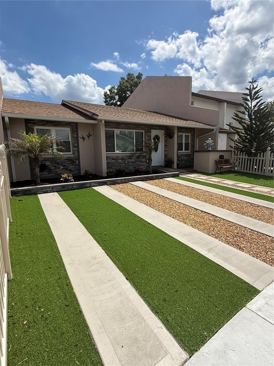 2710 Charing Cross Way, FL