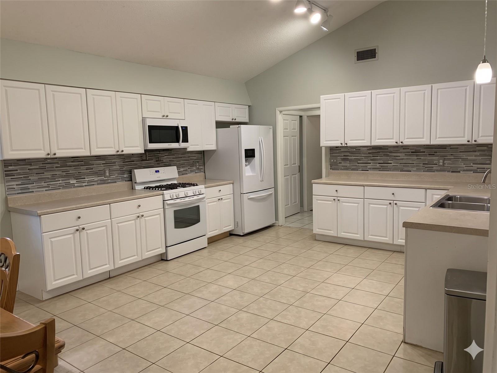 3 Elizabeth Drive, FL