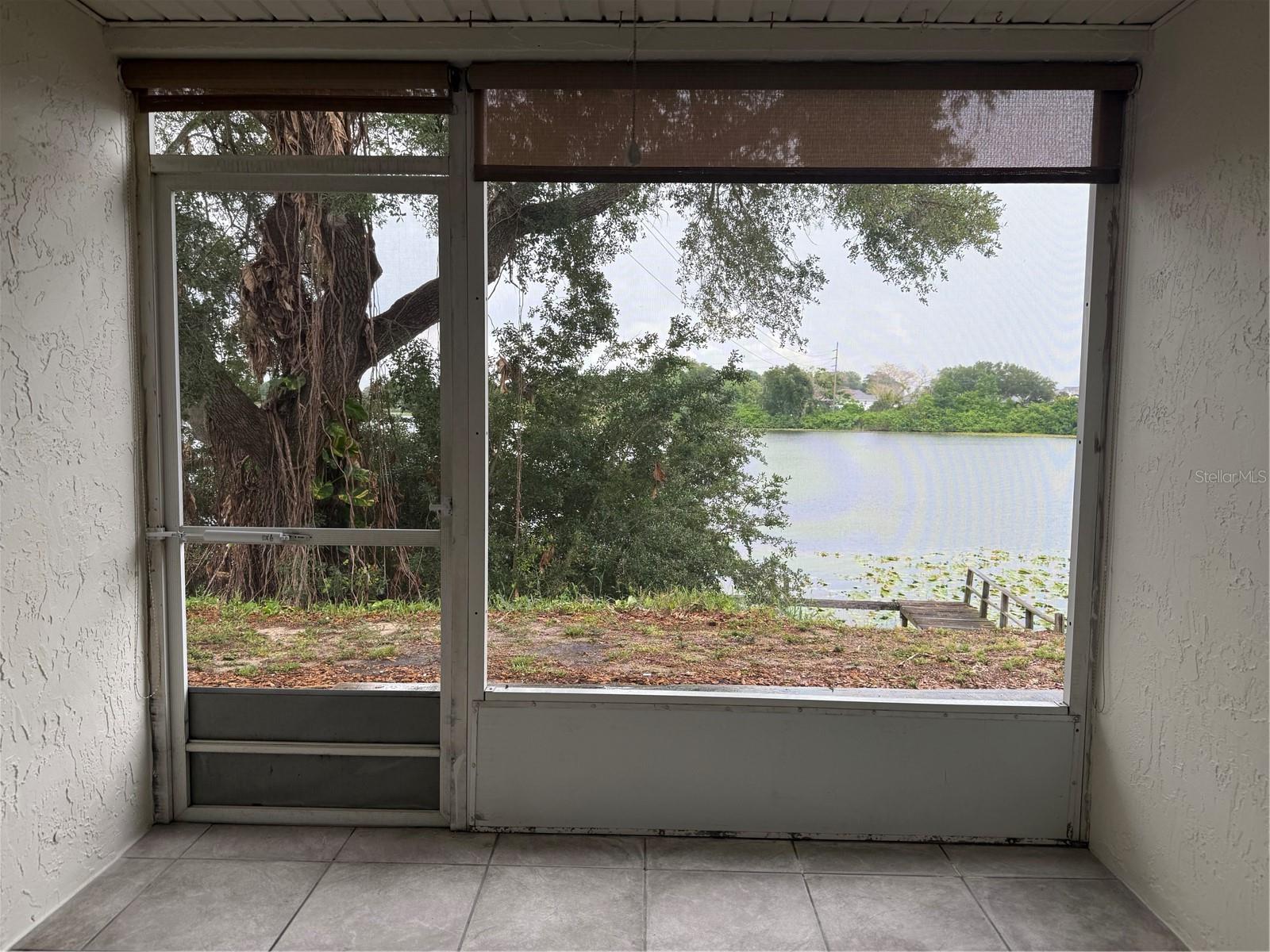 702 Country Lane, FL