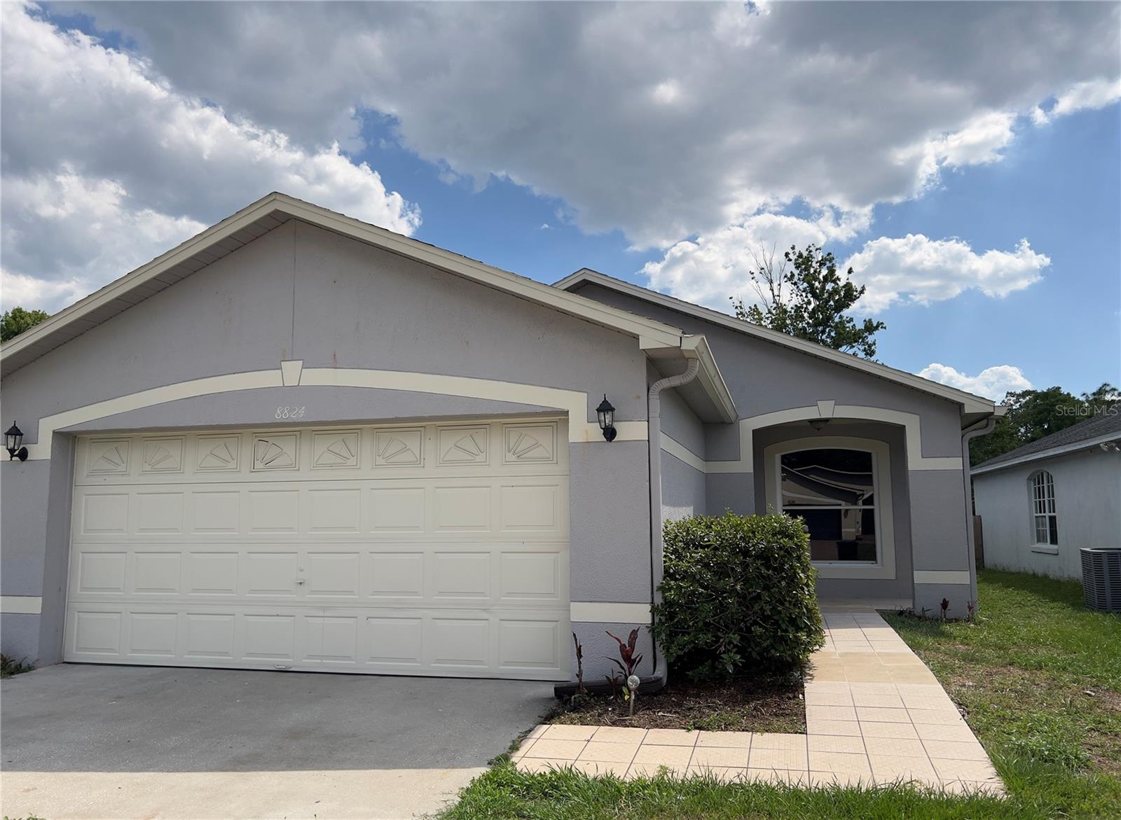 8824 Valencia Oaks Court, FL