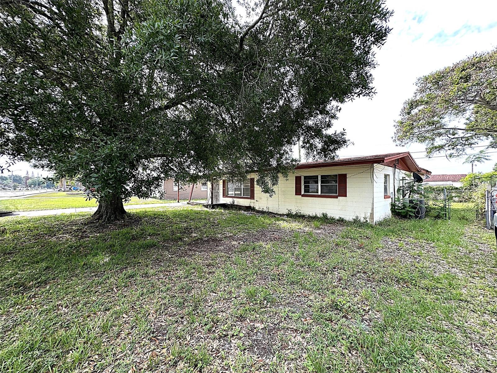 2722 Oak Street, FL