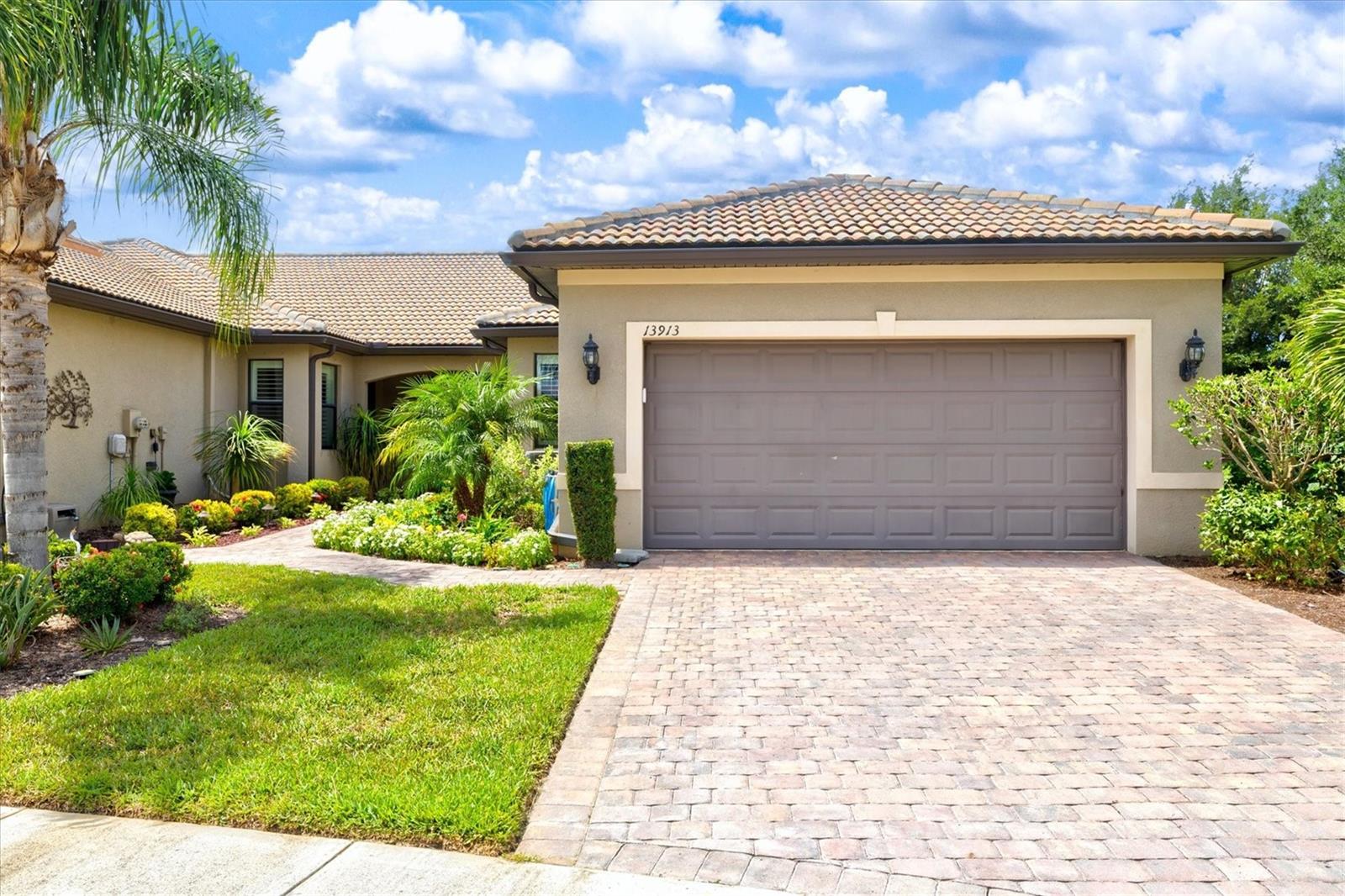 13913 Alafaya Street, FL