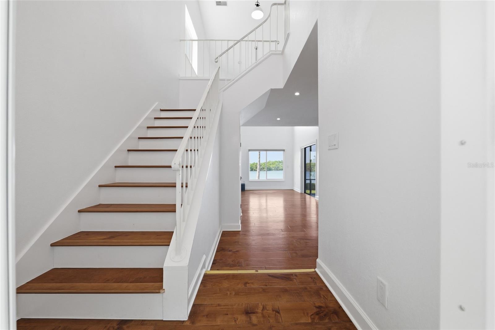 1070 Sanabel Court, FL