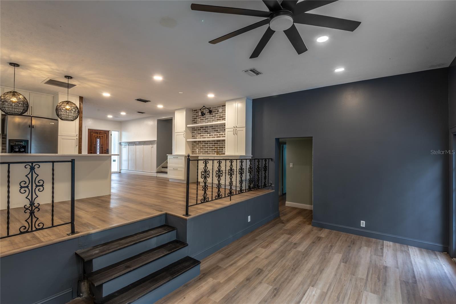 518 Crestover Drive, FL
