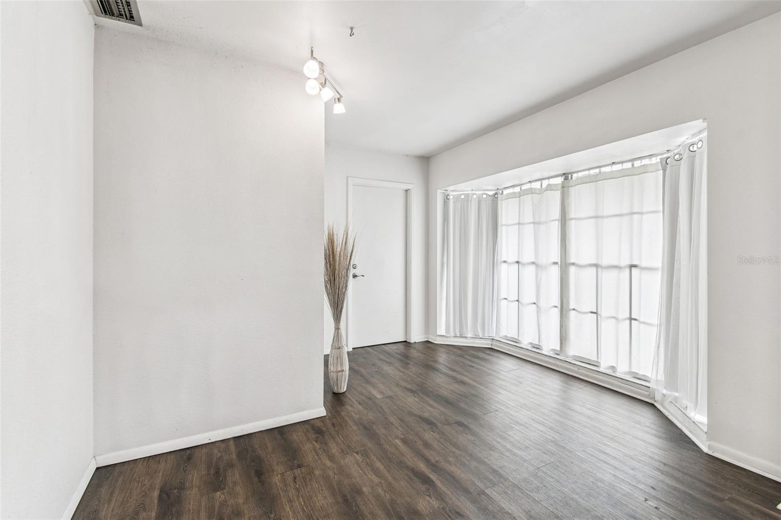 855 Brandon Boulevard, FL
